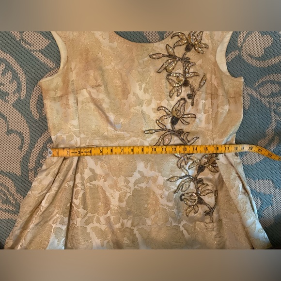 Gorgeous gold vintage dress with sequined floral accents and bows - Picture 4 of 13